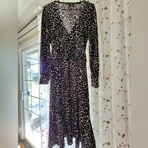 H&M Dress Sz M Black/Cream Color Long Sleeves
